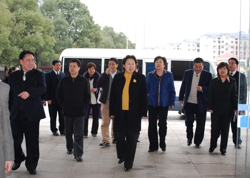 2009年2月，時(shí)任湖南省人大常委會(huì)副主任、黨組成員，省總工會(huì)主席劉蓮玉來(lái)四化建調(diào)研